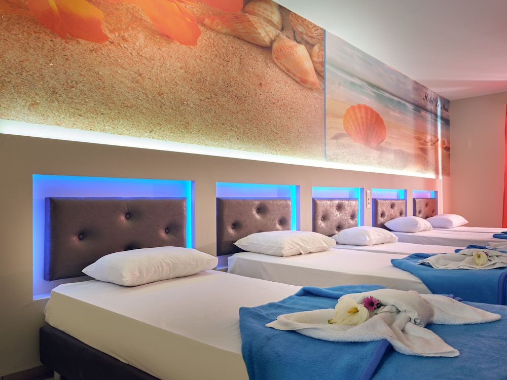 Savvas De Mar Hotel — Hotel rooms in Laganas, Ionian Islands