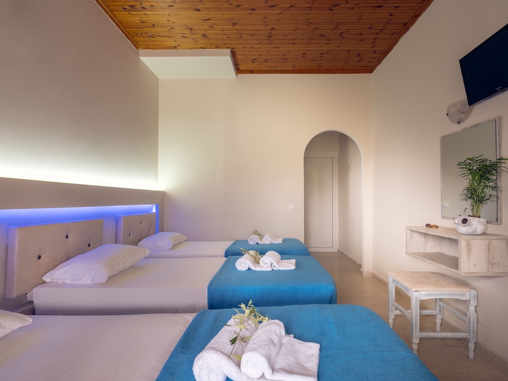 Savvas De Mar Hotel — Hotel rooms in Laganas, Ionian Islands