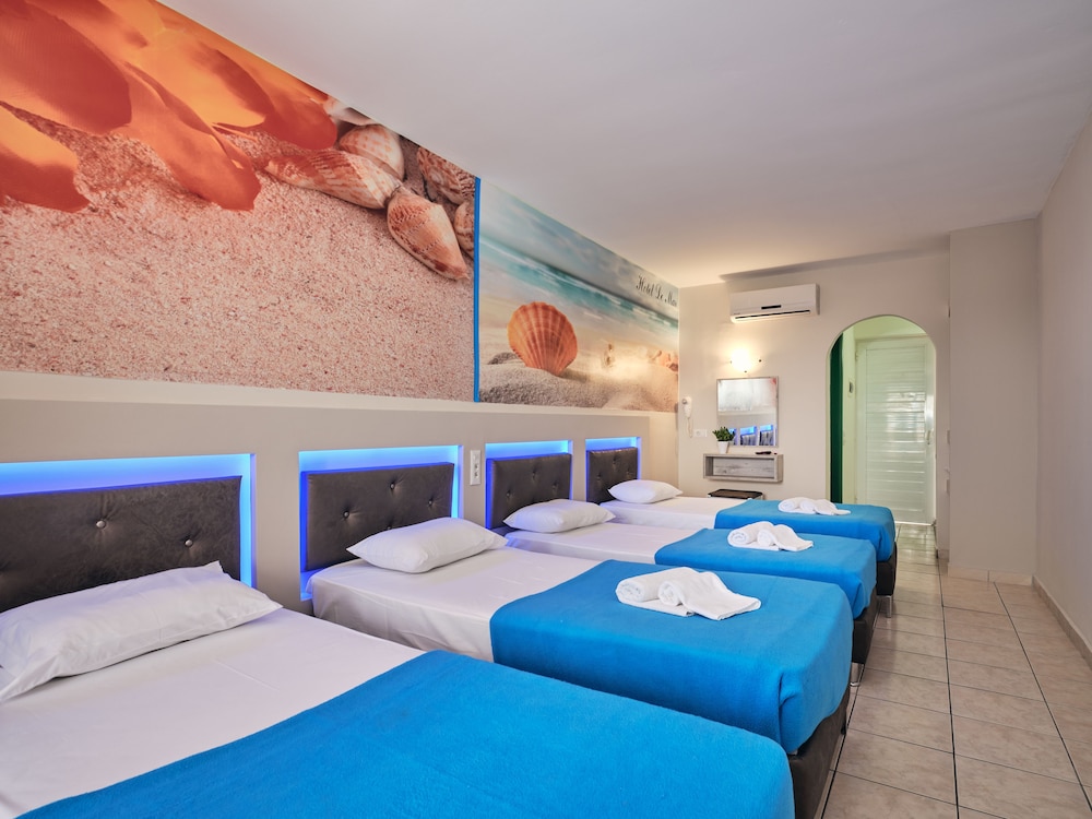 Savvas De Mar Hotel — Hotel rooms in Laganas, Ionian Islands