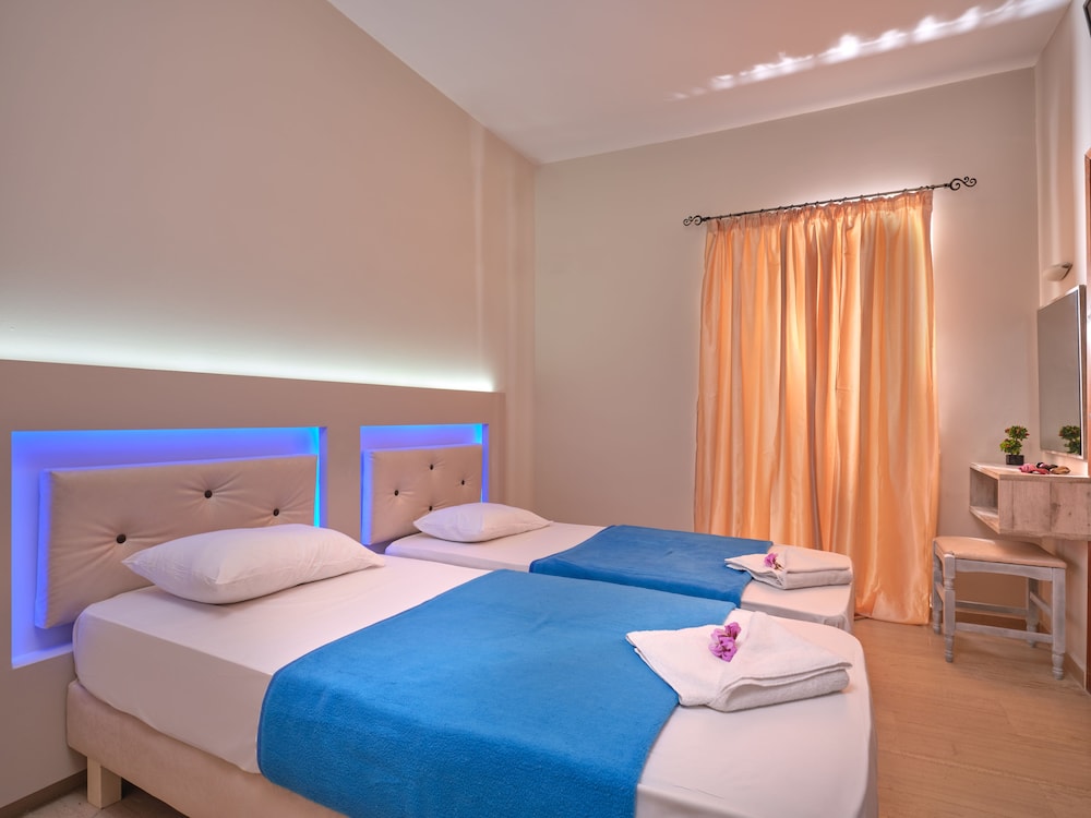Savvas De Mar Hotel — Hotel rooms in Laganas, Ionian Islands