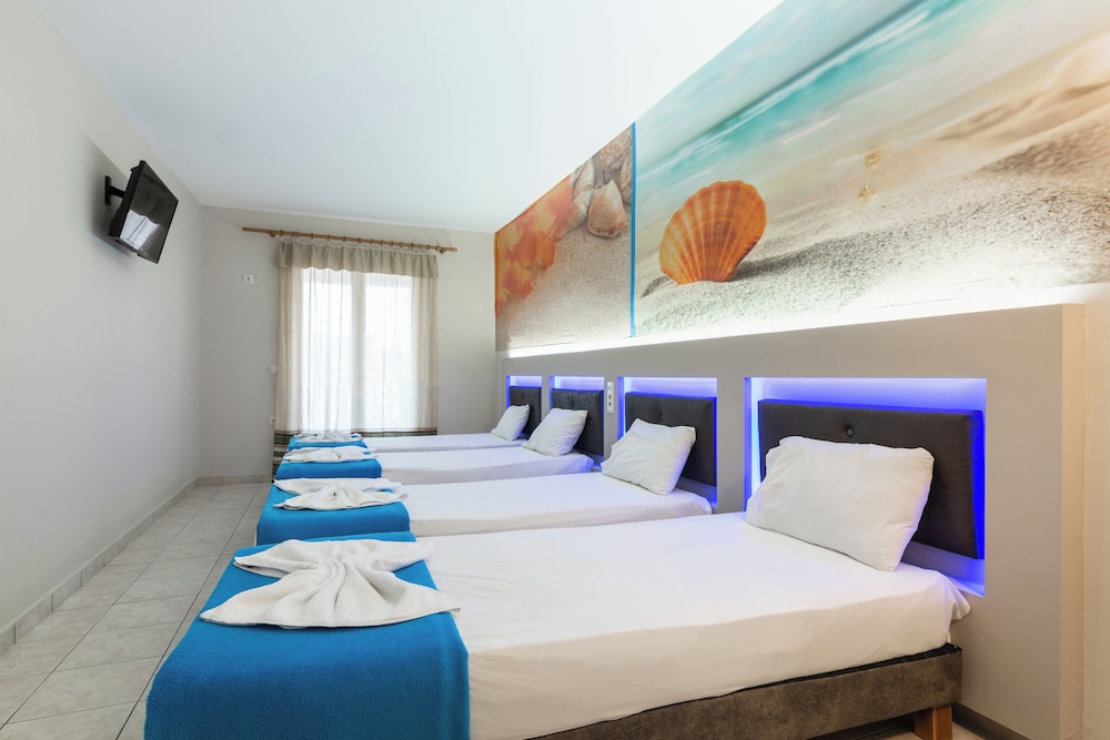 Savvas De Mar Hotel — Hotel rooms in Laganas, Ionian Islands