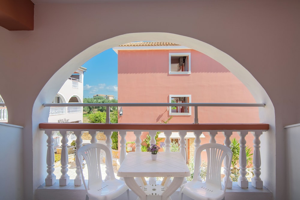 Savvas De Mar Hotel — Hotel building in Laganas, Ionian Islands