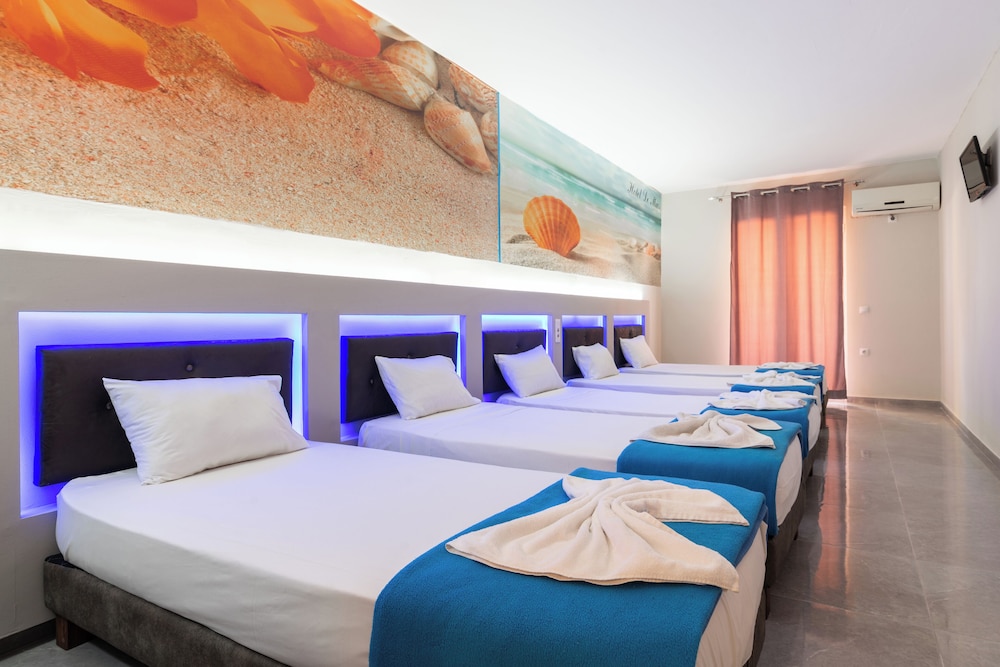 Savvas De Mar Hotel — Hotel rooms in Laganas, Ionian Islands