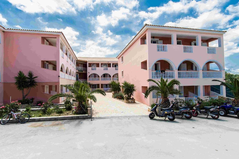 Savvas De Mar Hotel — Hotel building in Laganas, Ionian Islands