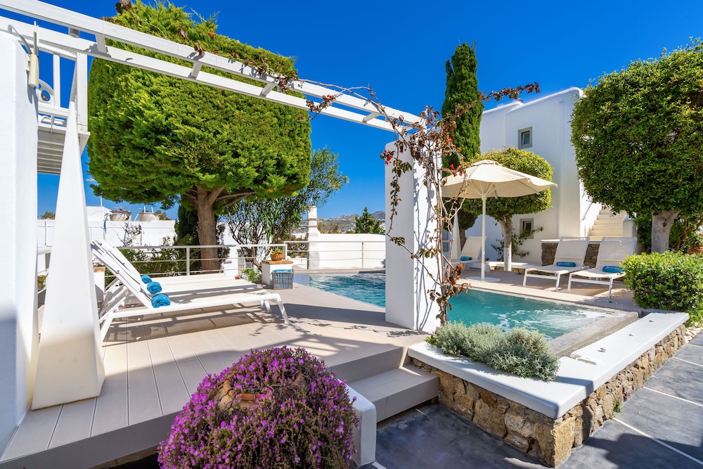Semeli Hotel — Swimming pool in Mykonos Town, South Aegean