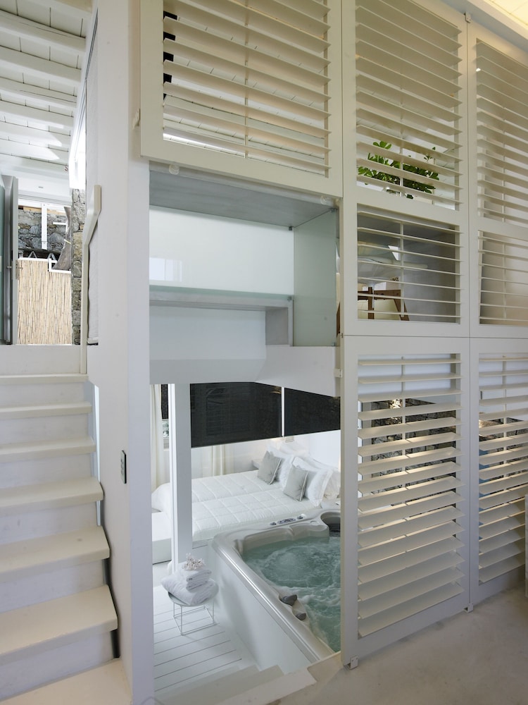 Semeli Hotel — Hotel rooms in Mykonos Town, South Aegean