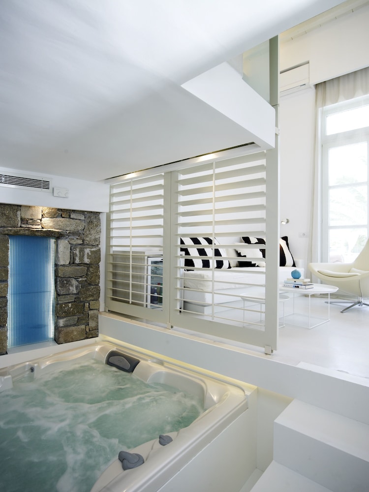 Semeli Hotel — Hotel rooms in Mykonos Town, South Aegean