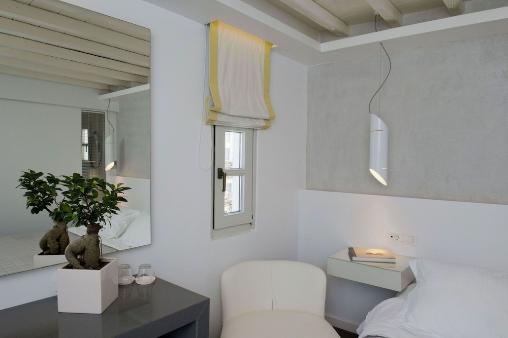 Semeli Hotel — Hotel rooms in Mykonos Town, South Aegean