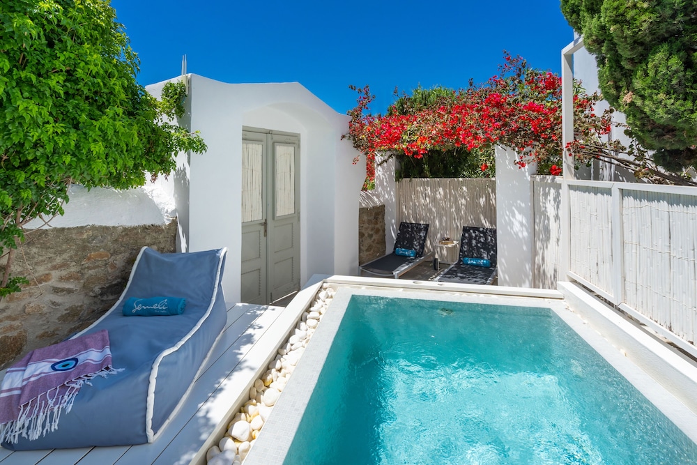 Semeli Hotel — Swimming pool in Mykonos Town, South Aegean