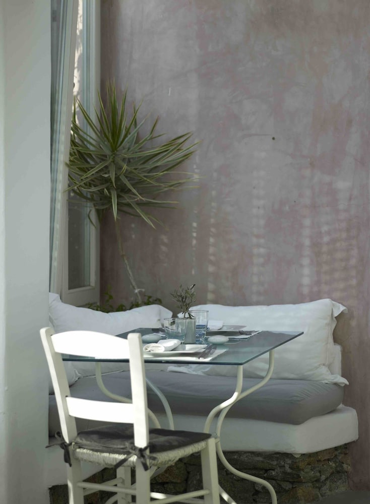 Semeli Hotel — Hotel rooms in Mykonos Town, South Aegean