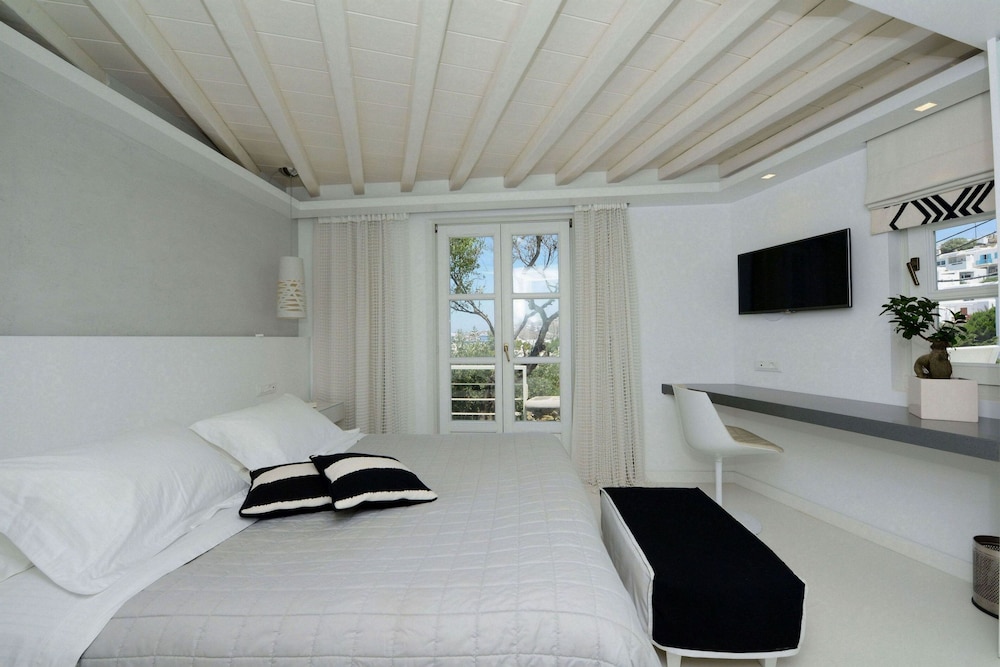 Semeli Hotel — Hotel rooms in Mykonos Town, South Aegean