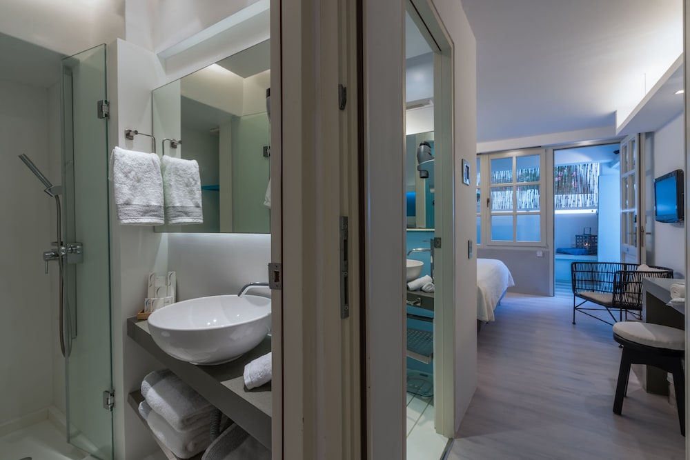 Semeli Hotel — Hotel rooms in Mykonos Town, South Aegean