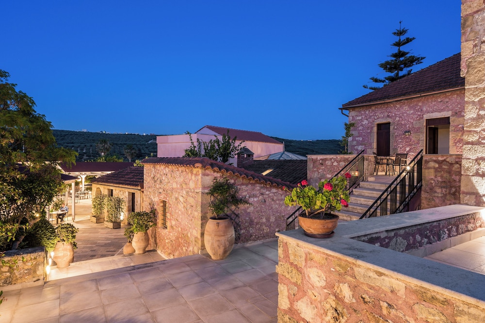 Spilia Village Hotel & Villas — Hotel building in Platanias
