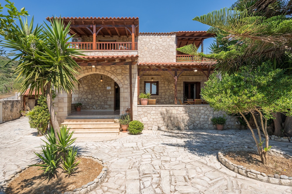 Spilia Village Hotel & Villas — Hotel building in Platanias