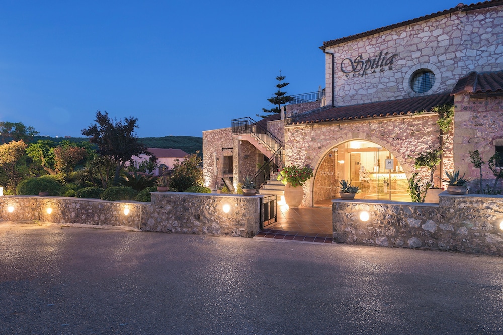 Spilia Village Hotel & Villas — Hotel building in Platanias