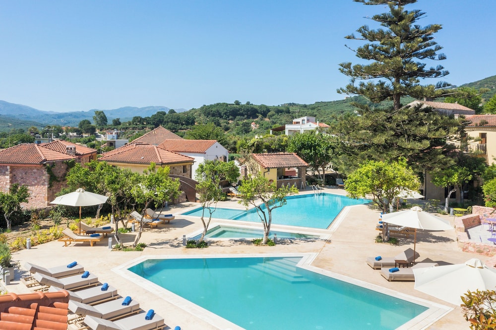 Spilia Village Hotel & Villas — Swimming pool in Platanias
