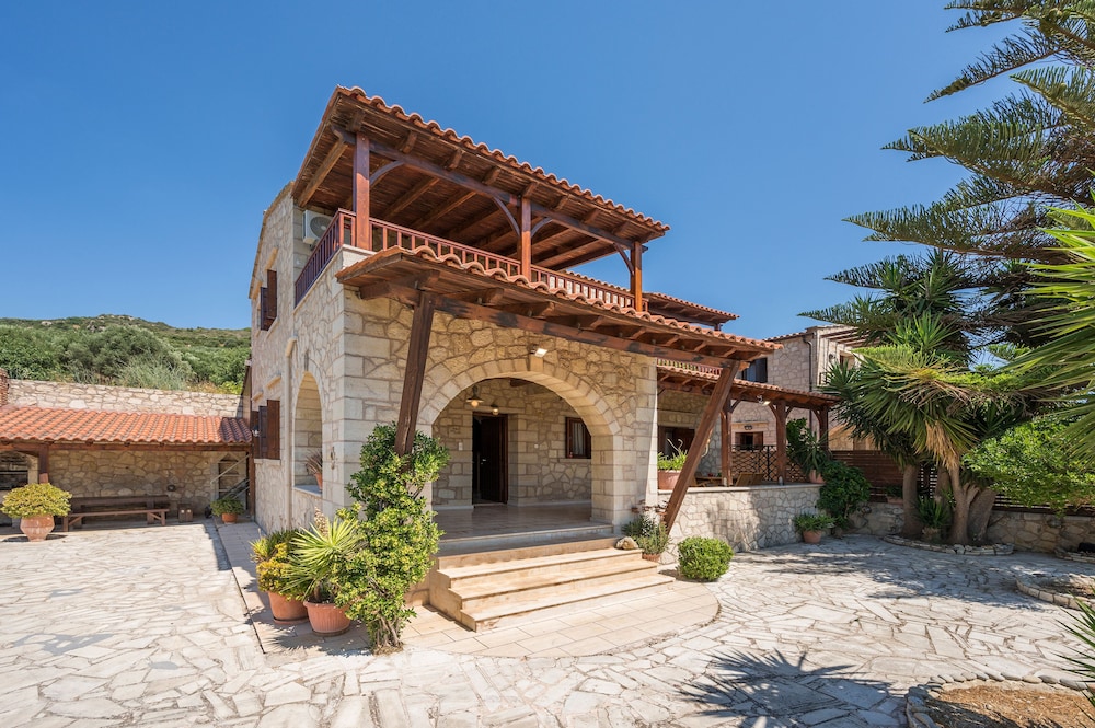 Spilia Village Hotel & Villas — Hotel building in Platanias