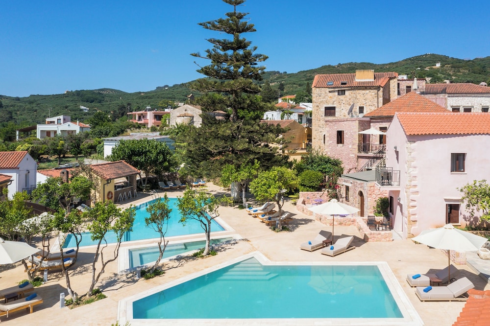 Spilia Village Hotel & Villas — Swimming pool in Platanias