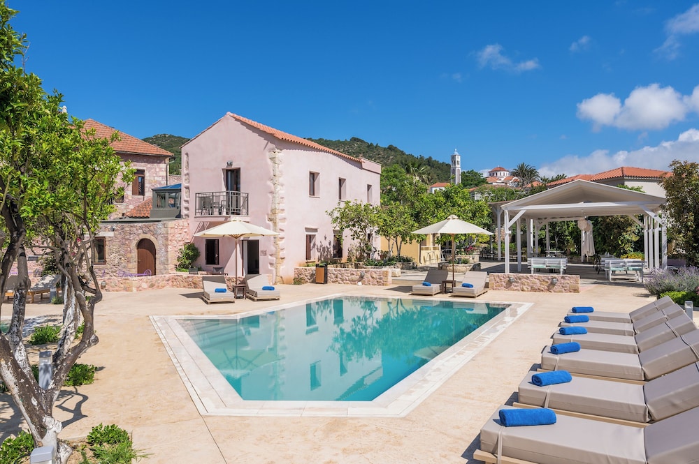 Spilia Village Hotel & Villas — Swimming pool in Platanias