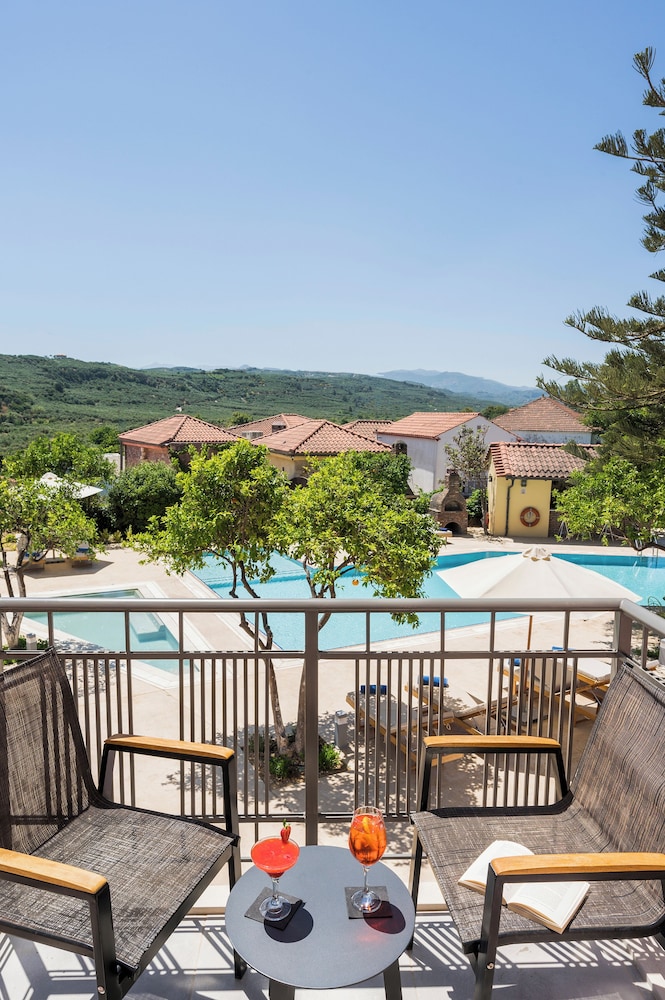 Spilia Village Hotel & Villas — Swimming pool in Platanias