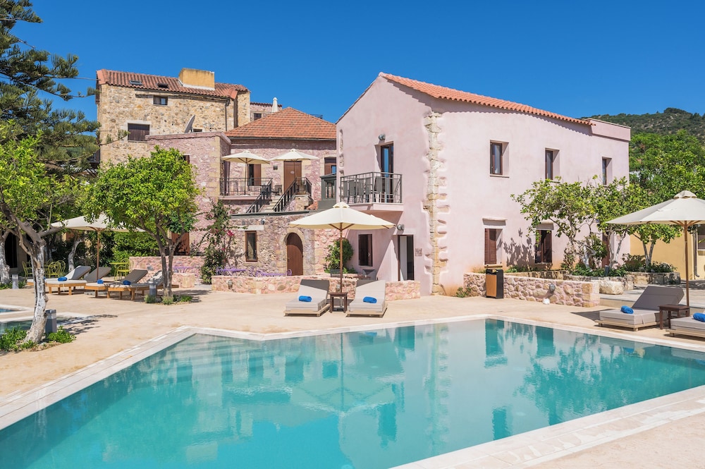 Spilia Village Hotel & Villas — Swimming pool in Platanias