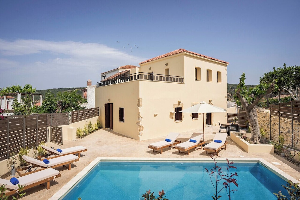 Spilia Village Hotel & Villas — Swimming pool in Platanias