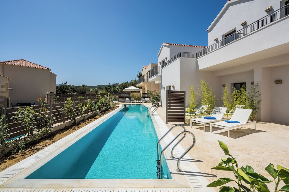 Spilia Village Hotel & Villas — Swimming pool in Platanias