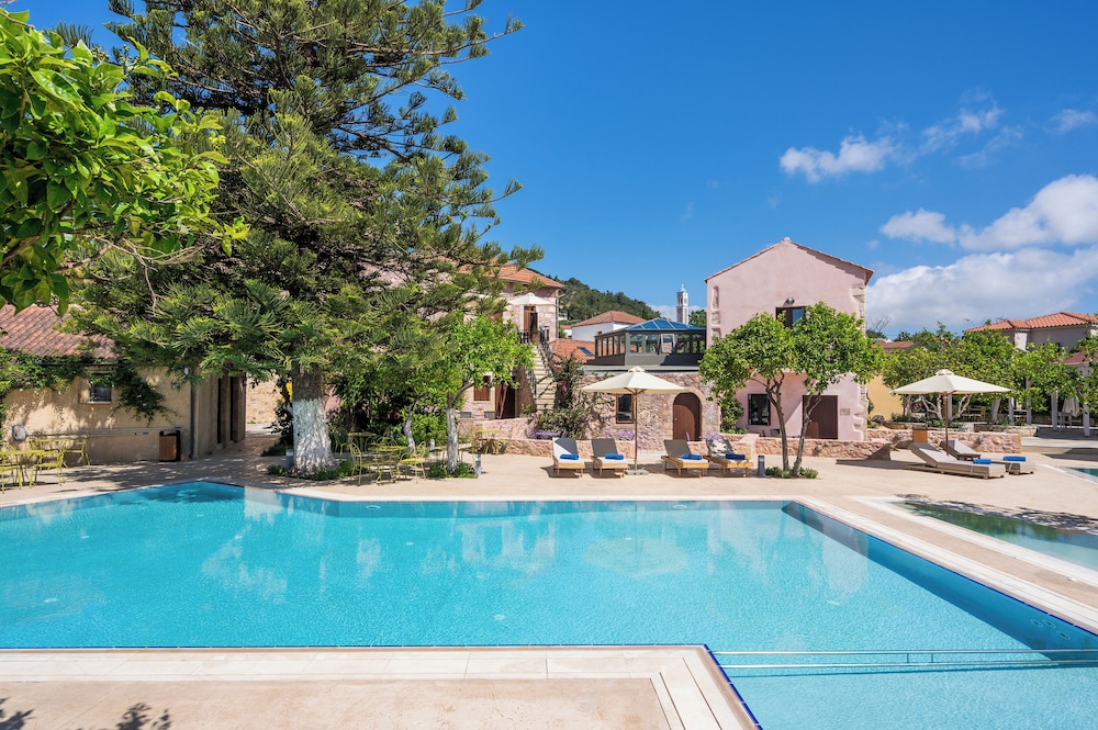 Spilia Village Hotel & Villas — Swimming pool in Platanias