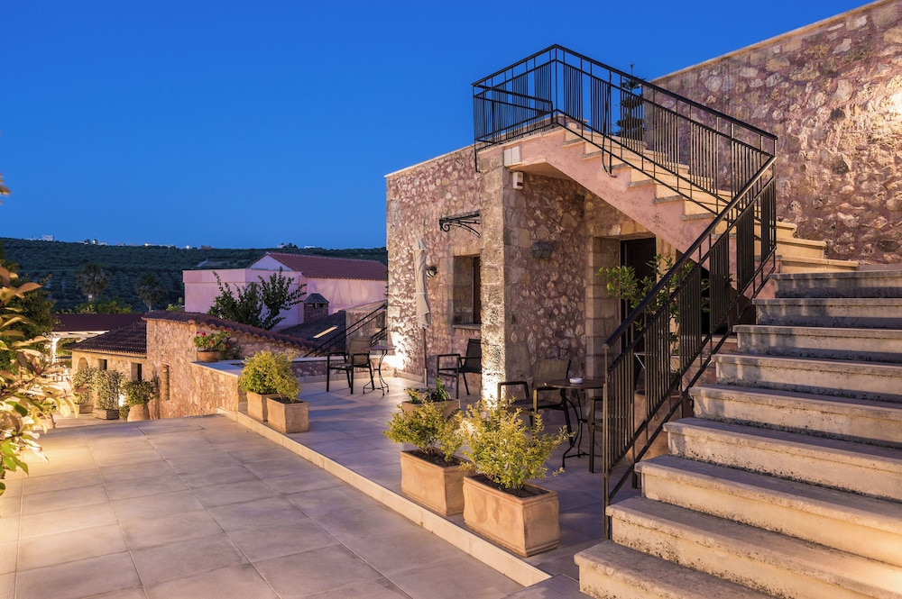 Spilia Village Hotel & Villas — Hotel building in Platanias
