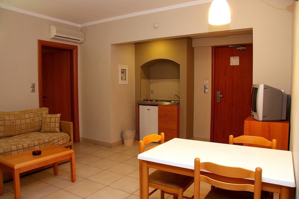 Saint Constantin Hotel — Hotel rooms in Kos Town, South Aegean