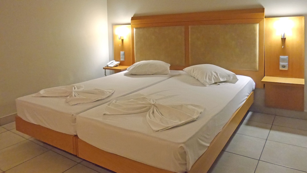 Saint Constantin Hotel — Hotel rooms in Kos Town, South Aegean