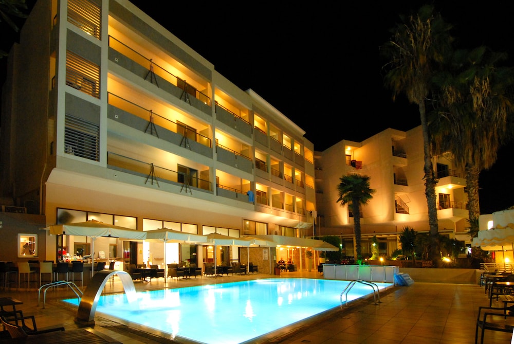 Saint Constantin Hotel — Hotel building in Kos Town, South Aegean