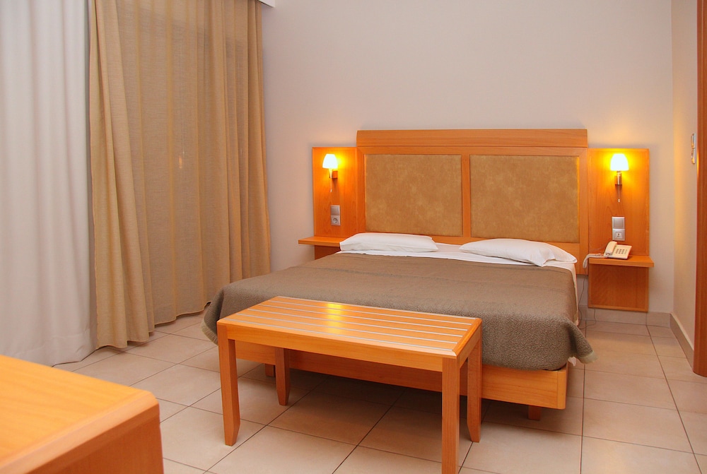 Saint Constantin Hotel — Hotel rooms in Kos Town, South Aegean