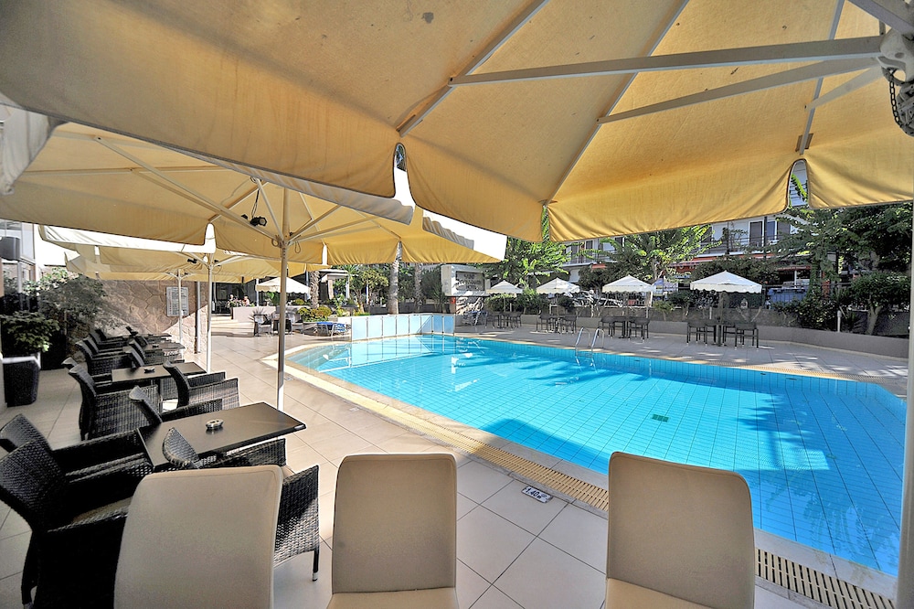 Saint Constantin Hotel — Swimming pool in Kos Town, South Aegean