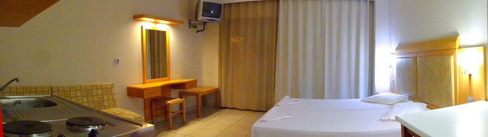 Saint Constantin Hotel — Hotel rooms in Kos Town, South Aegean