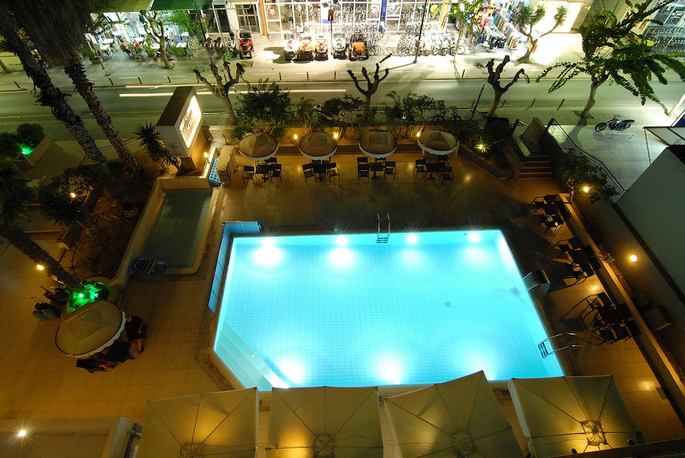 Saint Constantin Hotel — Swimming pool in Kos Town, South Aegean