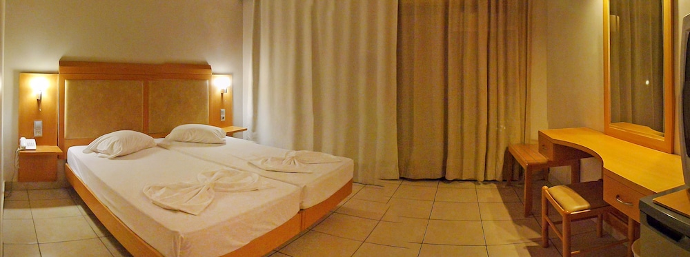 Saint Constantin Hotel — Hotel rooms in Kos Town, South Aegean
