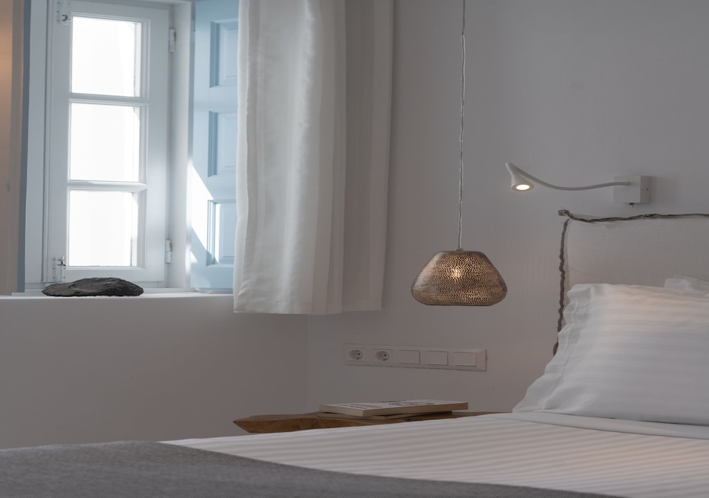 Dana Villas & Infinity Suites — Hotel rooms in Firostefan, South Aegean