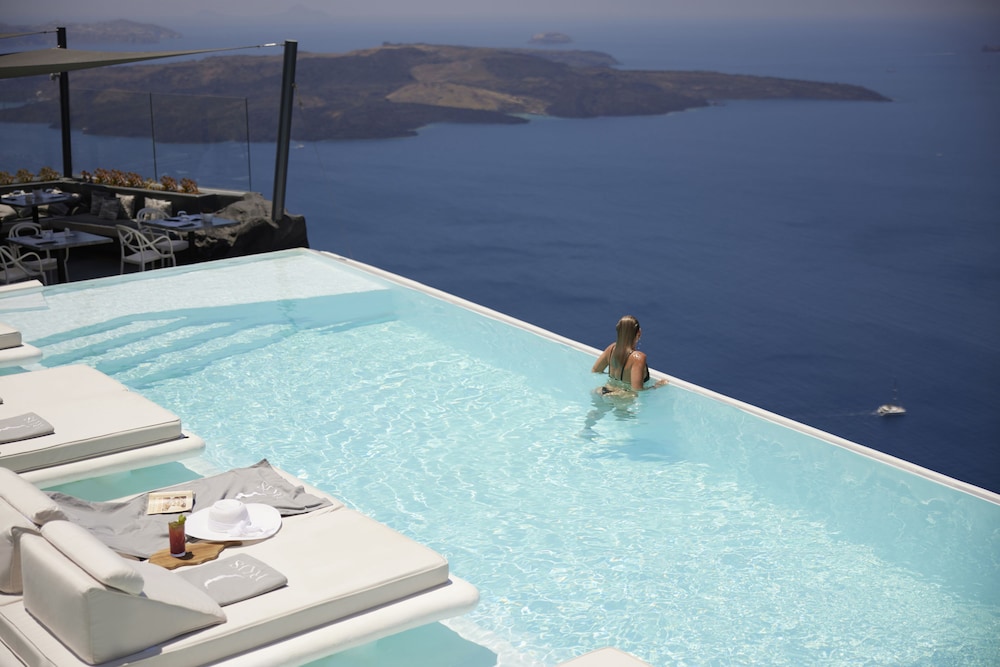 Dana Villas & Infinity Suites — Swimming pool in Firostefan, South Aegean