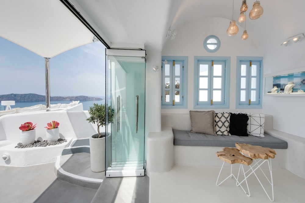 Dana Villas & Infinity Suites — Hotel rooms in Firostefan, South Aegean