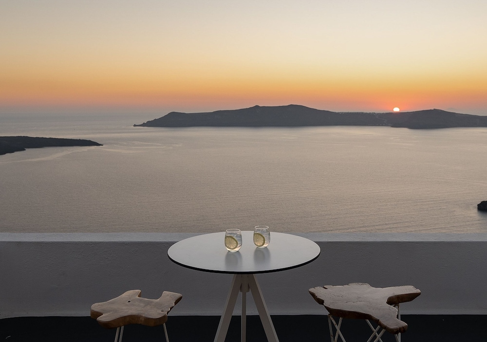 Dana Villas & Infinity Suites — Restaurant & bars in Firostefan, South Aegean