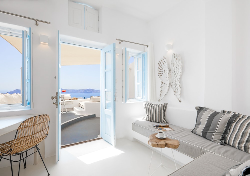 Dana Villas & Infinity Suites — Hotel rooms in Firostefan, South Aegean