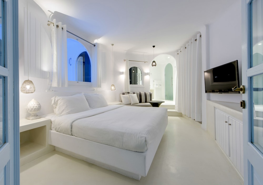 Dana Villas & Infinity Suites — Hotel rooms in Firostefan, South Aegean