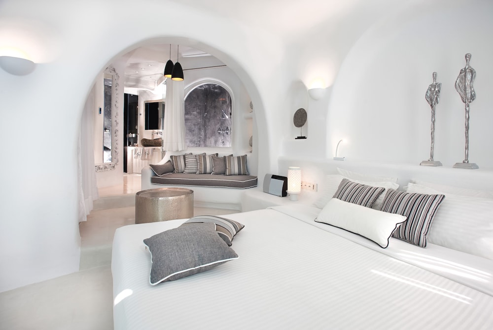 Dana Villas & Infinity Suites — Hotel rooms in Firostefan, South Aegean