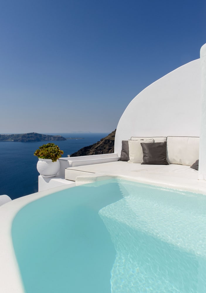 Dana Villas & Infinity Suites — Swimming pool in Firostefan, South Aegean
