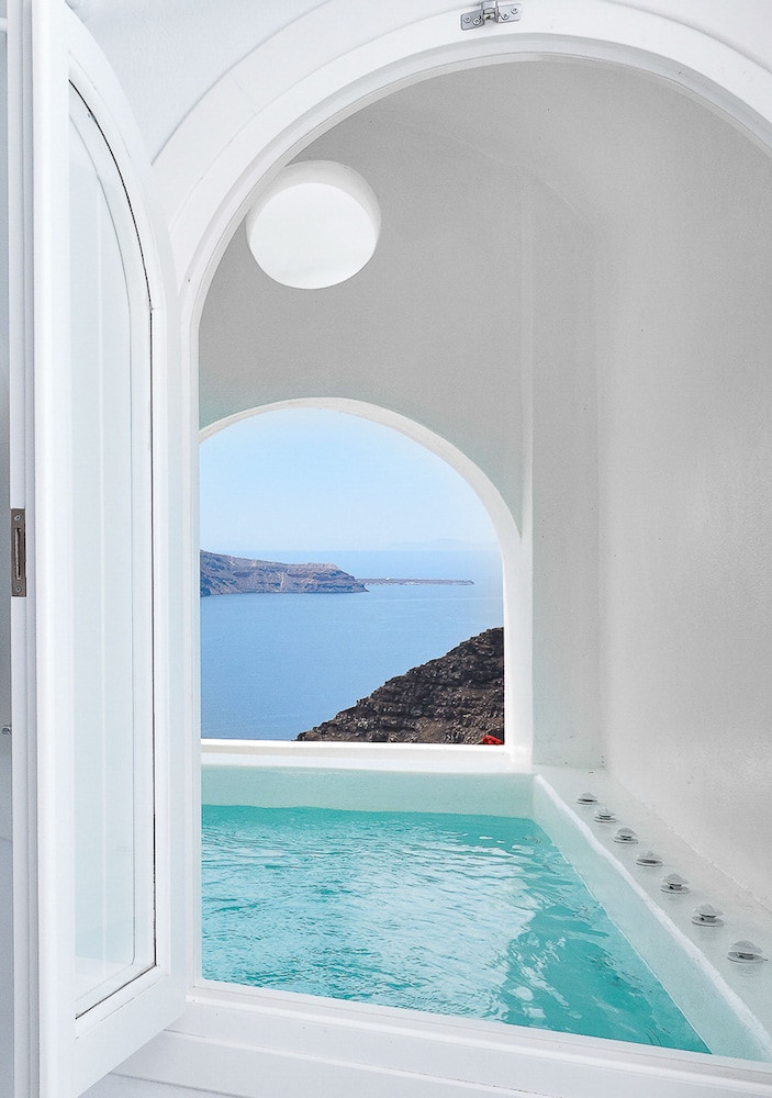 Dana Villas & Infinity Suites — Hotel rooms in Firostefan, South Aegean