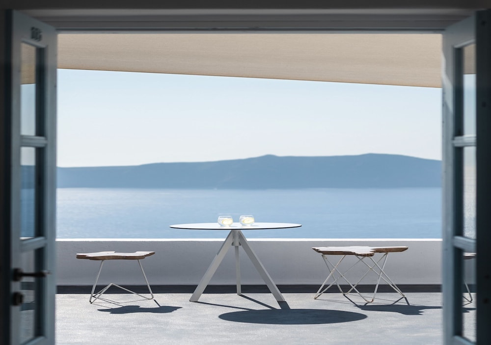 Dana Villas & Infinity Suites — Restaurant & bars in Firostefan, South Aegean