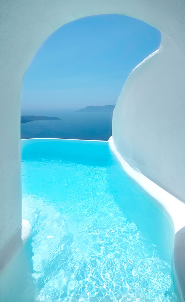 Dana Villas & Infinity Suites — Swimming pool in Firostefan, South Aegean