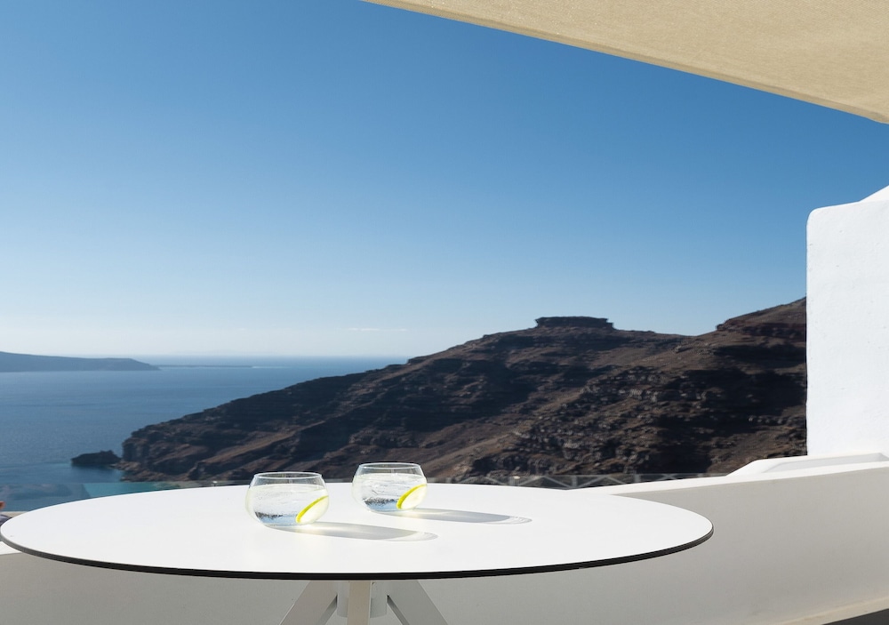 Dana Villas & Infinity Suites — Restaurant & bars in Firostefan, South Aegean