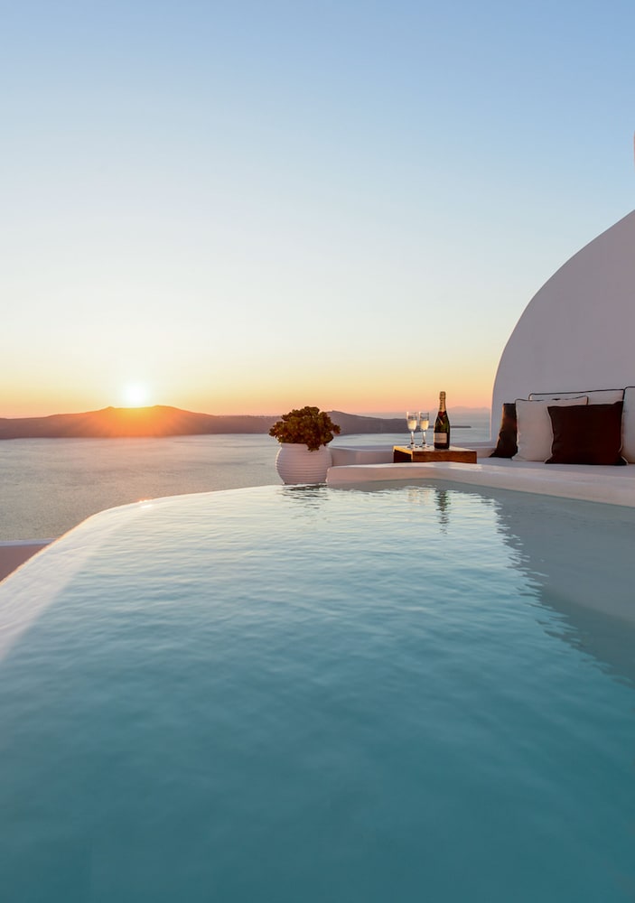 Dana Villas & Infinity Suites — Swimming pool in Firostefan, South Aegean